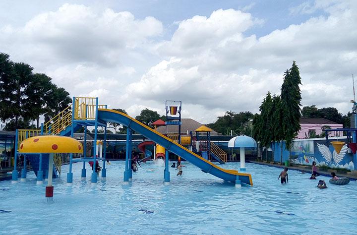 Kranggan WaterparkSumber: https://salsawisata.com/