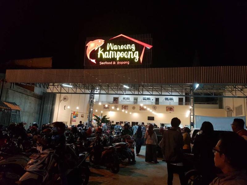 Waroeng Kampoeng Seafood & Ropang