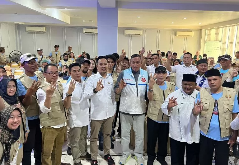 Relawan Gibran Dukung Tri Adhianto-Harris Bobihoe