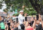 Dedi Mulyadi menyapa warga Bekasi di Rawalumbu