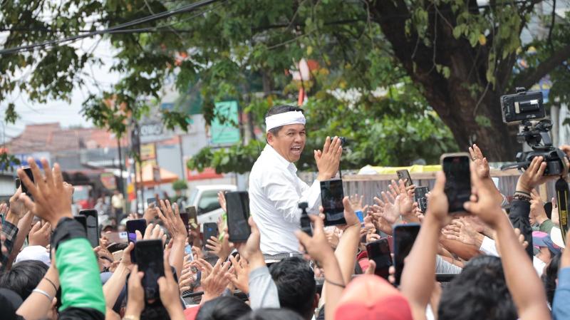 Dedi Mulyadi menyapa warga Bekasi di Rawalumbu