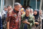 Tri Adhianto bersama Angga, korban pekerjaan ilegal di Kamboja