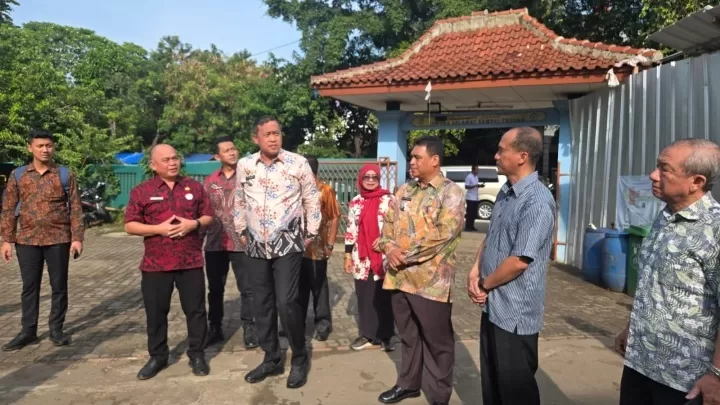 Tri Adhianto Sidak SDN Jakasetia IV Terkait Penyelewengan Dana Bos