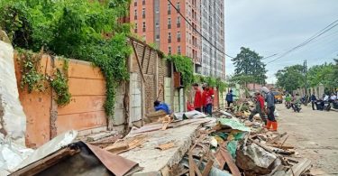 Pemerintah Kota Bekasi Lakukan Pembongkaran Bangunan Liar di Bekasi Timur