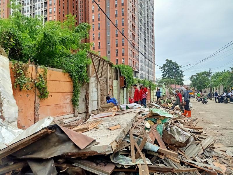 Pemerintah Kota Bekasi Lakukan Pembongkaran Bangunan Liar di Bekasi Timur