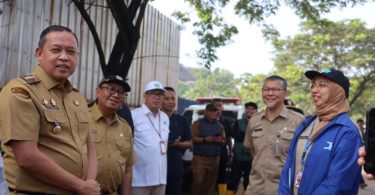 Wali Kota Bekasi melakukan peninjauan di TPST Bantargebang