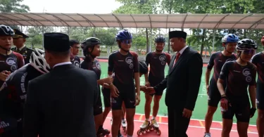 Potret Wali Kota Bekasi di skate track baru.