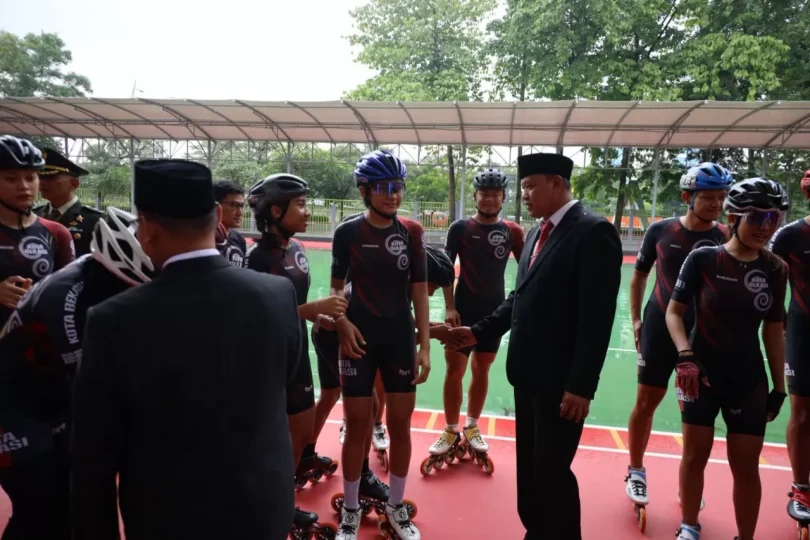 Potret Wali Kota Bekasi di skate track baru.
