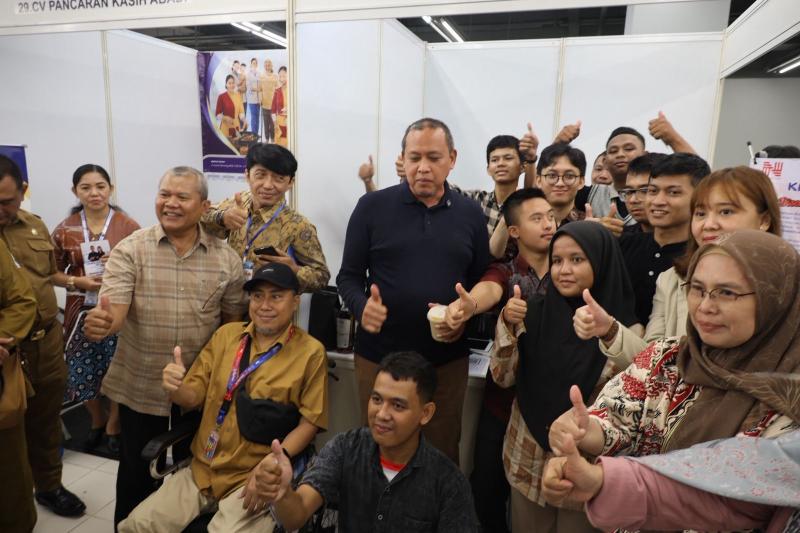 Kunjungan Tri Adhianto di Job Fair 2026