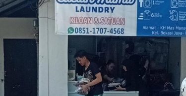 Siswa SMK Bani Saleh bekerja di tempat laundry